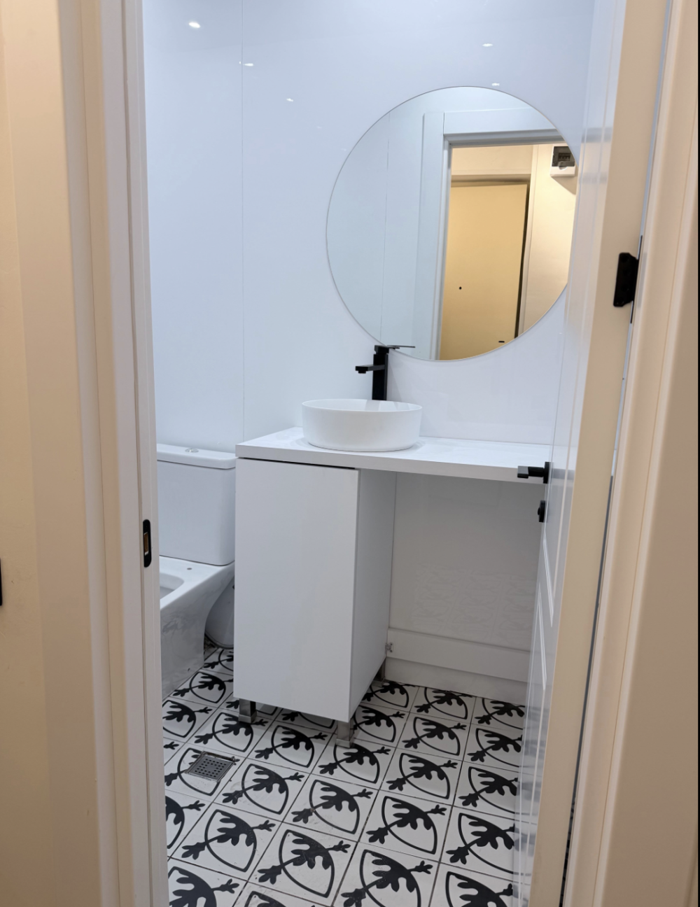 იყიდება 2 ოთახიანი ბინა დიღმის მასივში